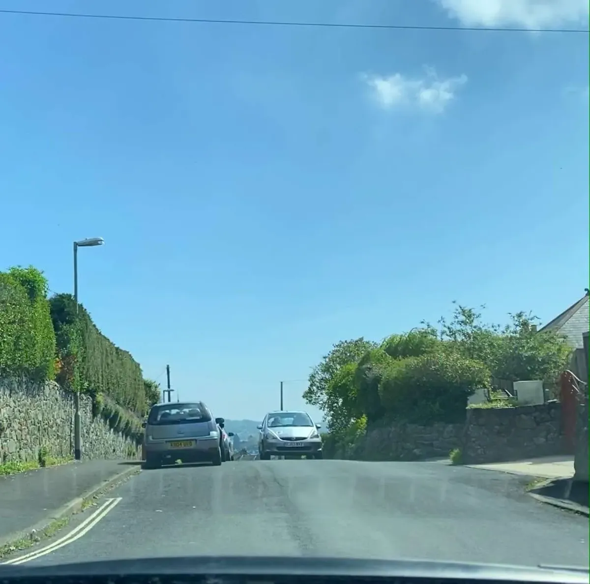 Moving off again after giving way to oncoming traffic